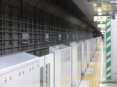 東新宿B線ホーム