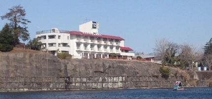 20150228-7-M亀山湖プリプラ2亀山温泉ホテル湖側からUP.JPG