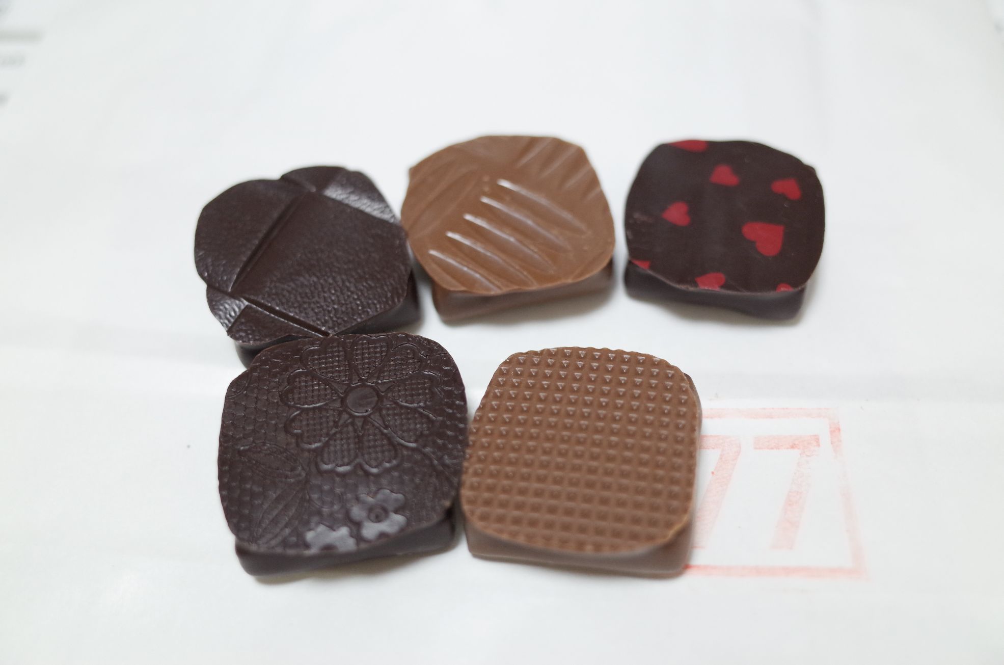 [めちゃめちゃリーズナブルでおいしいチョコたち ～ショコラティエ ドゥーブルセット （Chocolatier Double Sept）] by